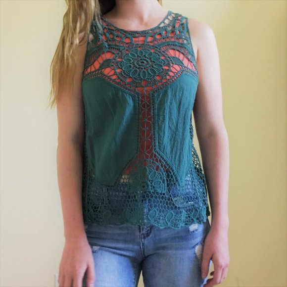 Green Crochet Floral/Geometric Summer Top - Picture 2 of 5